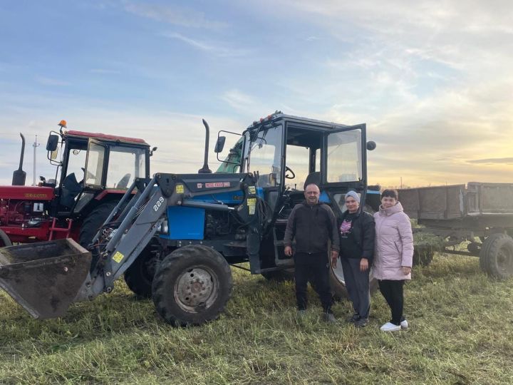 Мәмәтхуҗада авыл хуҗалыгы көне авылдашларын бәйрәм белән котладылар