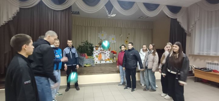 Интеллектуальная квиз-игра для молодежи прошла в Макуловском СДК