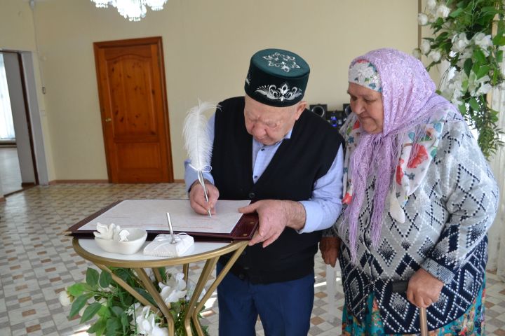 Изумрудные юбиляры из Октябрьского: 55 лет любви и согласия