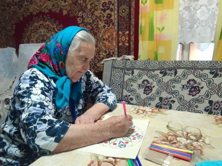 Соцработники в Верхнеуслонском районе применяют изотерапию для пожилых