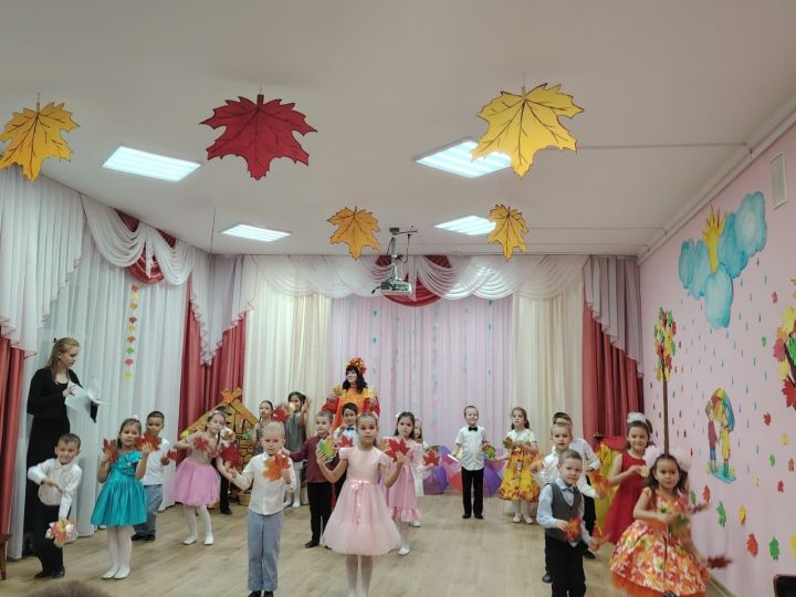 В «Березке» воспитанники проводили осень стихами и песнями