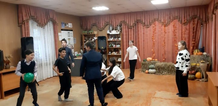 Татар Борнашында “Кайнар бәрәңге” уенын яраталар