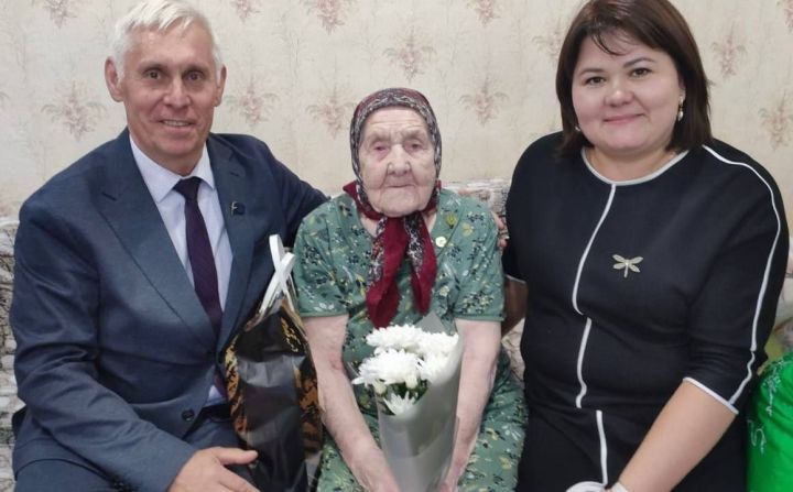 Столетних жительниц Верхнеуслонского района поздравили с праздником