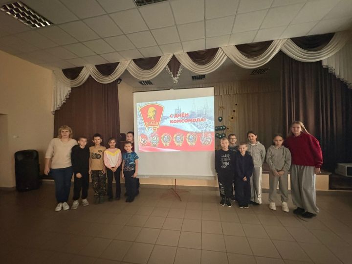 Час истории о комсомоле прошел в Макуловском сельском Доме культуры