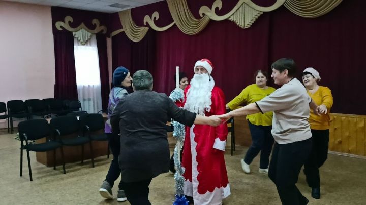 День рождения Деда Мороза отпраздновали в Кильдеевском Доме культуры