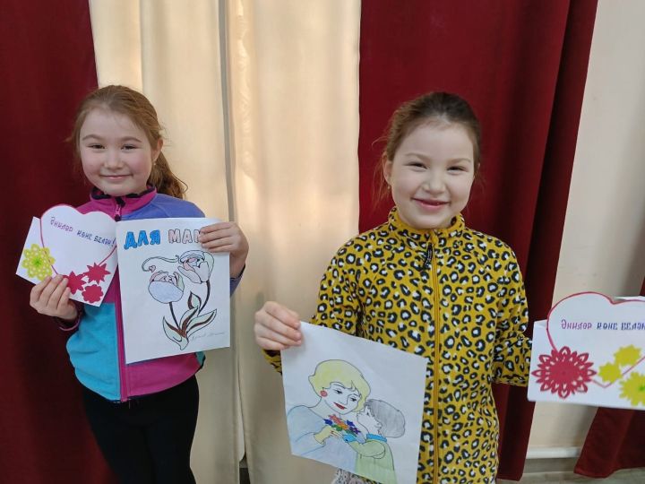 Вахитта балалар әниләрен рәсемнәрдә сүрәтләделәр