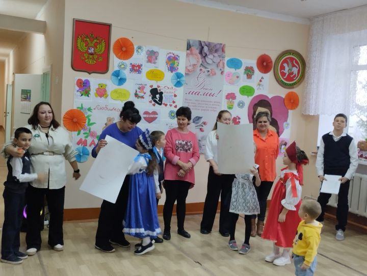 В Печищинской школе прошел праздничный концерт, посвященный Дню матери