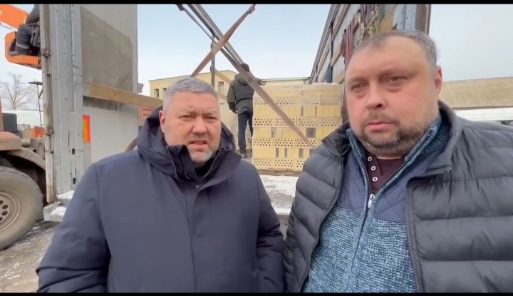 Глава Верхнеуслонского района доставил в Лисичанск и Рубежное две фуры кирпича