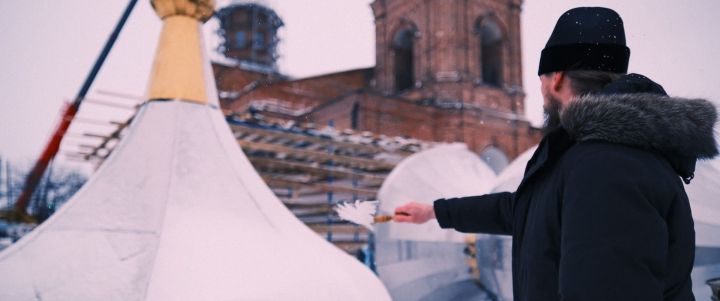 На храм в Тихом Плесе установили новые золочёные кресты