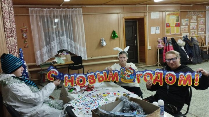 В Ямбулатовском ДК открылась мастерская новогодних поделок