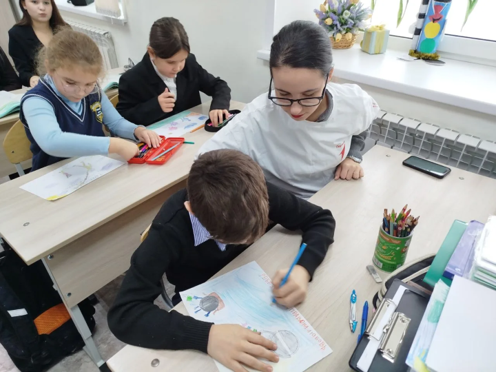 Гимназиядә балалар Ватанга мәхәббәтне рәсемнәрдә сүрәтләделәр