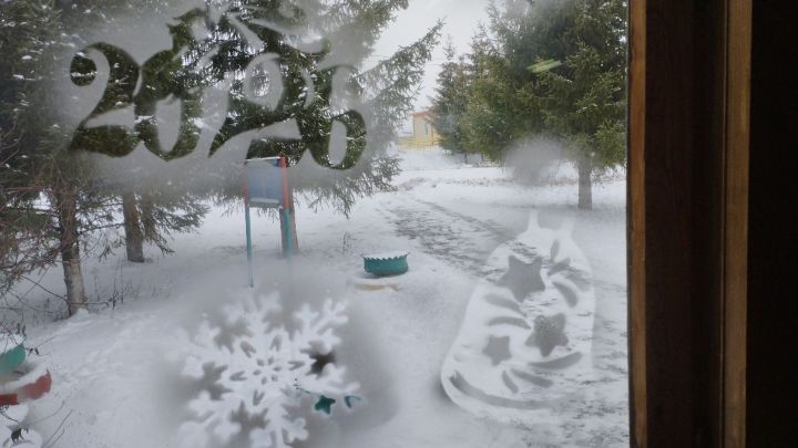 Ямбулатовский ДК присоединился к всероссийской акции «Новогодние окна»