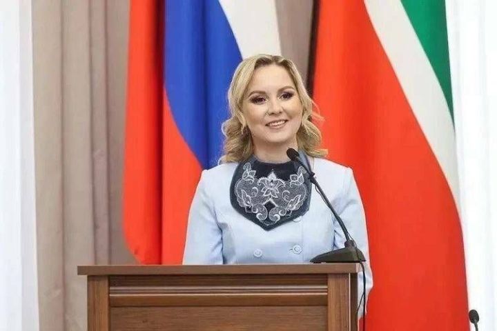 Эльвира Ахметова поздравила работников ЗАГС Татарстана с 108-летием службы