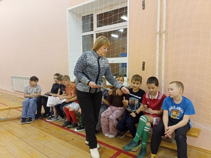 С подростками села Русское Макулово провели беседу о безопасности на льду