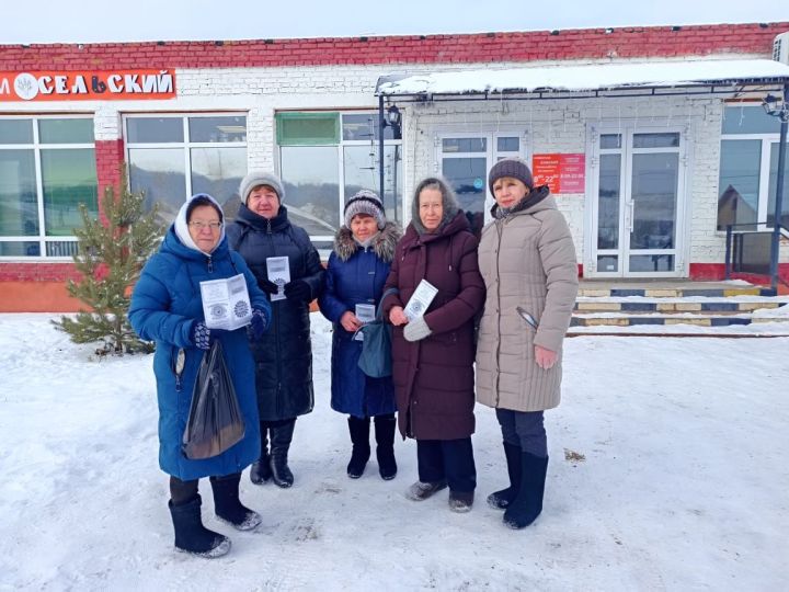 В Макулове провели уличную акцию «Доброта спасет мир».