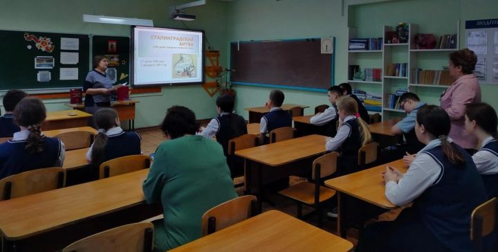 Макылда Сталинград сугышына багышланган патриотик сәгать узды