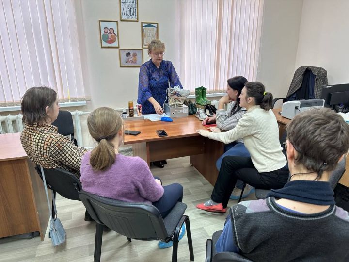 «Островок надежды» научил молодежь ухаживать за обувью