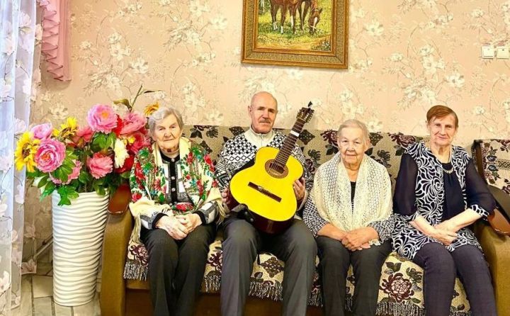 В Верхнеуслонском доме-интернате прошел концерт Евгения Скрябина