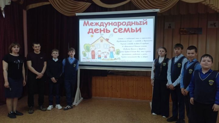 «Венец всех ценностей – семья»: литературная викторина в Кильдеевском СДК