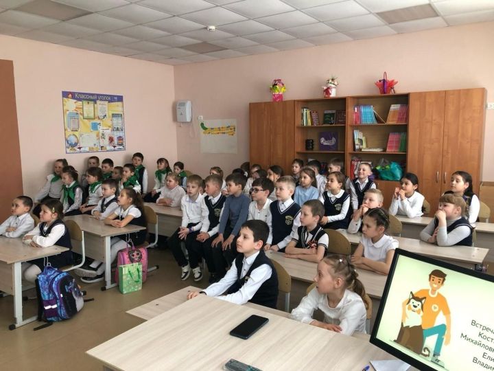 Первоклассники Верхнеуслонской гимназии встретились с зооволонтерами