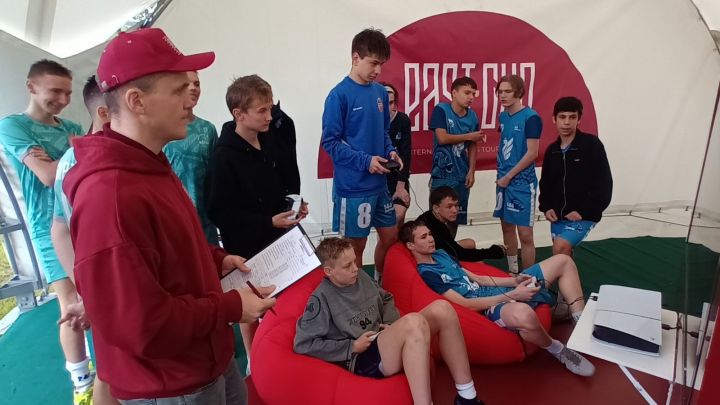 Фиджитал футбол: молодые футболисты Верхнего Услона на международном турнире