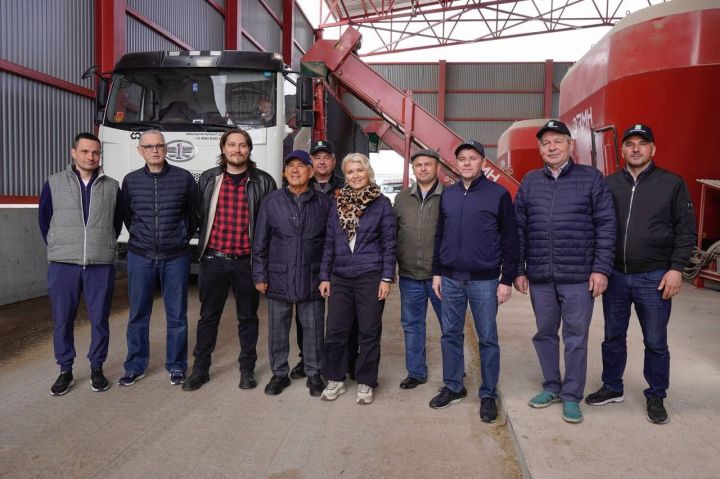 Раис РТ проверил ход посевной кампании в двух районах Татарстана