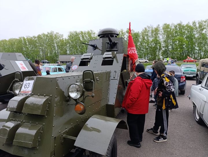 Ретро-автопробег «Казанский обвод — Дорогами памяти» побывал в Верхнем Услоне
