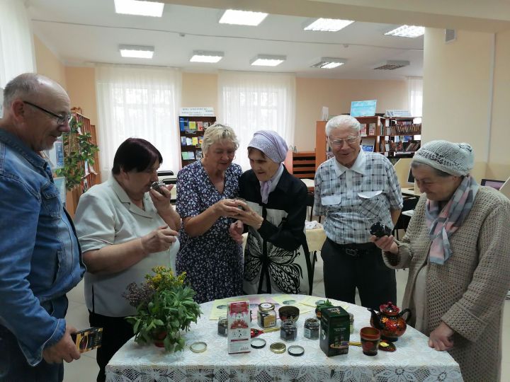 В Верхнеуслонской районной библиотеке прошла литературная чайная встреча