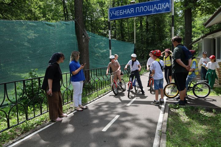«Динамо» учит безопасности: в «Дзержинце» прошел праздник ПДД