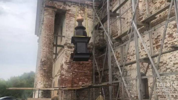 Крест вернули на храм XIX века в селе Юматово после 86 лет забвения