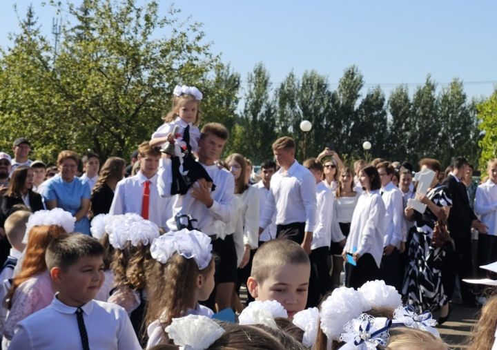 Торжественные линейки, посвящённые Дню знаний, прошли во всех школах района