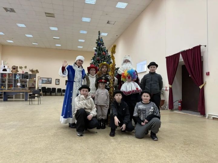Дед Мороз и Снегурочка устроили «День веселых затей» в Введенской Слободе
