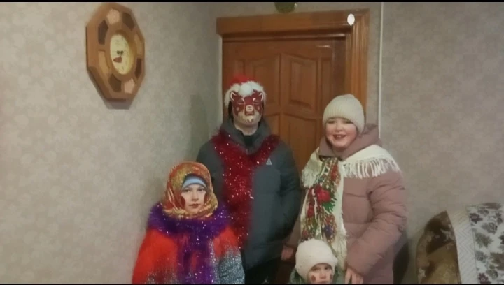 Мәмәтхуҗада күпбалалы гаиләне Яңа ел белән котладылар