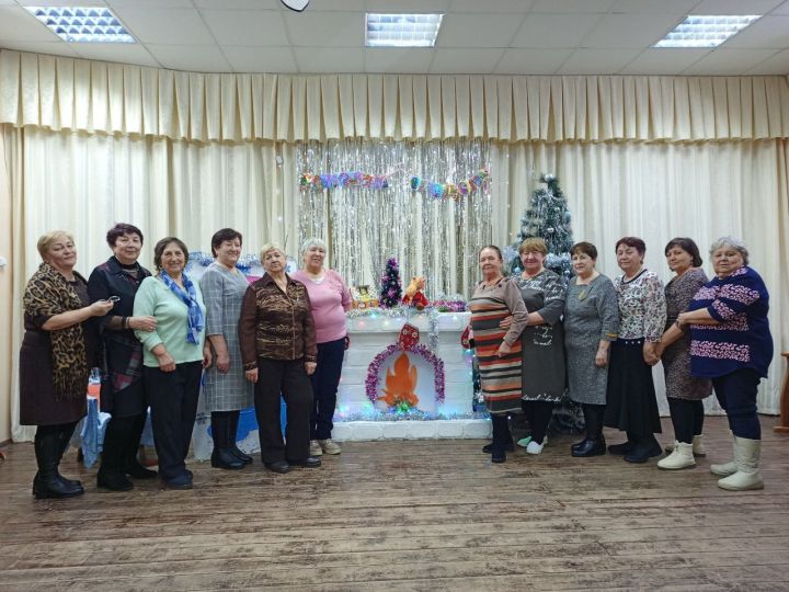 Праздничные посиделки для старшего поколения прошли в Макуловском ДК