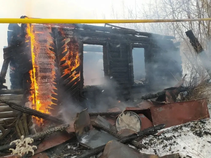 Пожар оставил пенсионерку из Петропавловской Слободы без дома