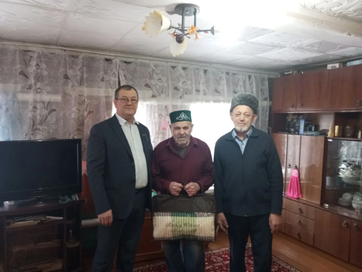 Мәмәтхуҗада елның беренче юбилярын котладылар