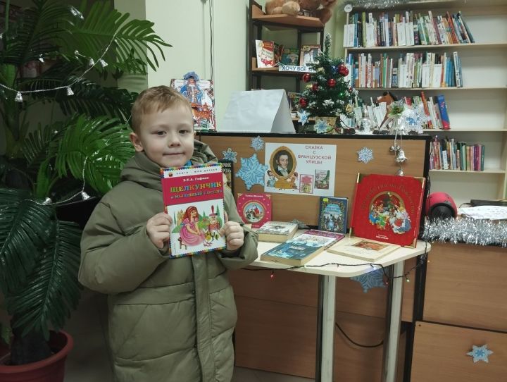 Выставка к юбилею Гофмана открылась в Верхнеуслонской детской библиотеке