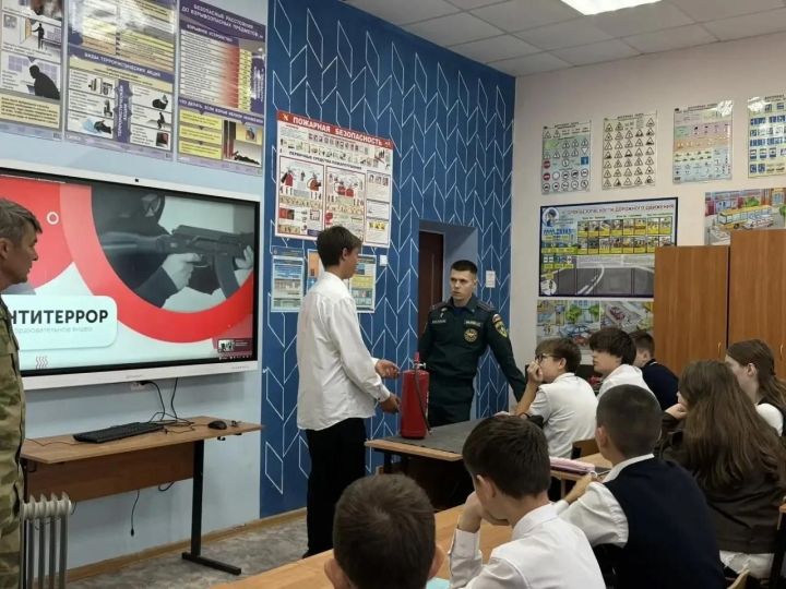 Гимназия укучыларына ут белән сак булу күнекмәләрен аңлаттылар