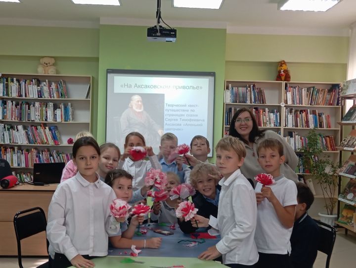 Школьники района сделали «аленькие цветочки» в библиотеке