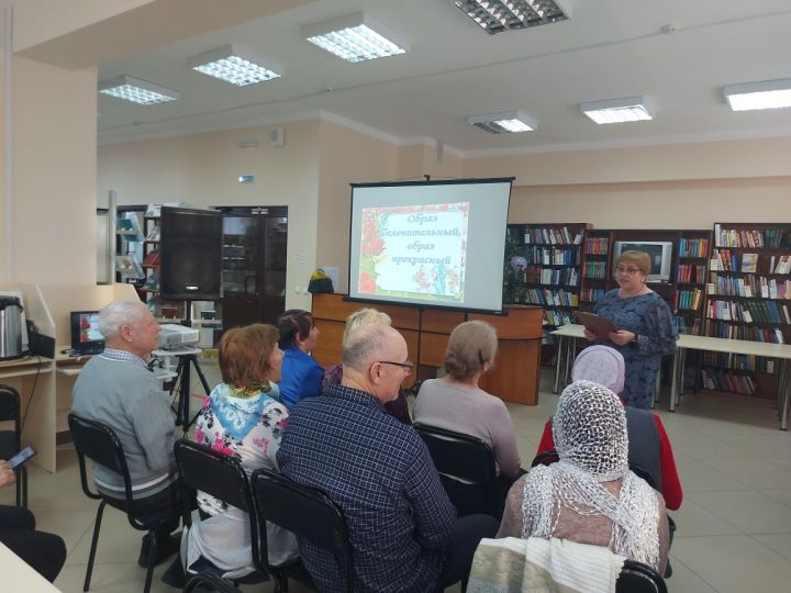 В библиотеке Верхнего Услона говорили о женской красоте в живописи и литературе