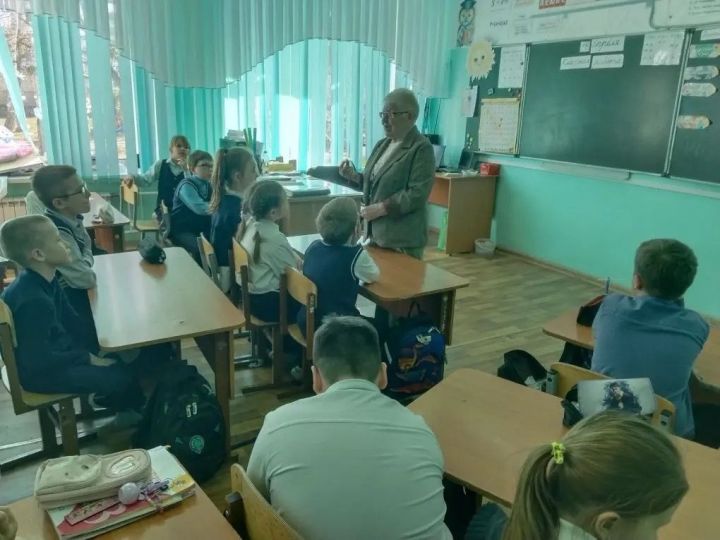 Школьникам Верхнего Услона рассказали об истории родного села к 95-летию района