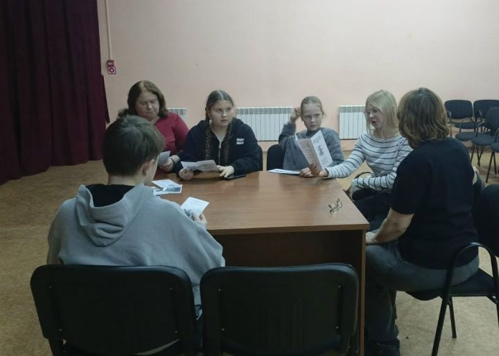 В Кильдееве подросткам рассказали о телефоне доверия