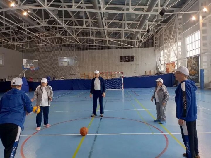 Жители Верхнеуслонского дома-интерната отметили День спорта в «Чемпионе»