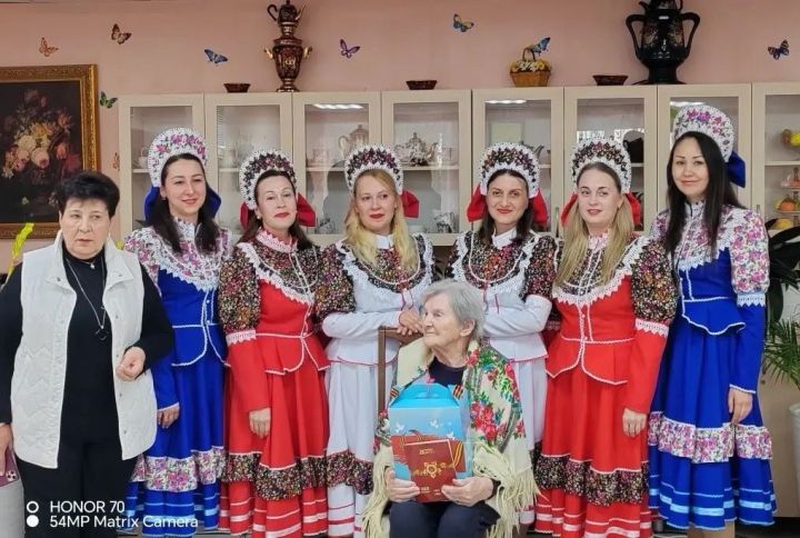 «Весна» поздравила проживающих дома-интерната в Верхнем Услоне