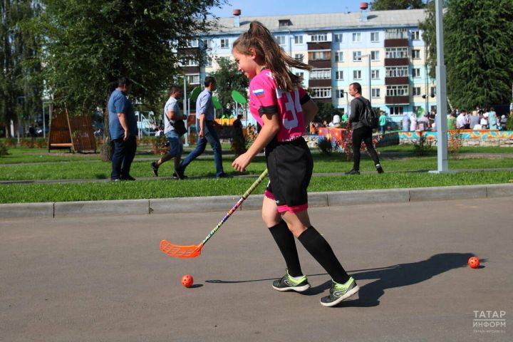 В казанском лицее №121 открыли обновлённую хоккейную площадку