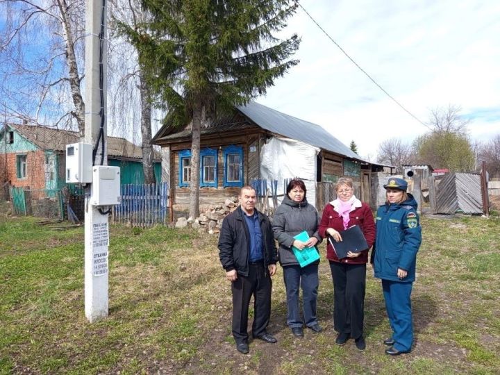 В Верхнеуслонском районе прошёл рейд по проверке условий жизни 13 семей с детьми