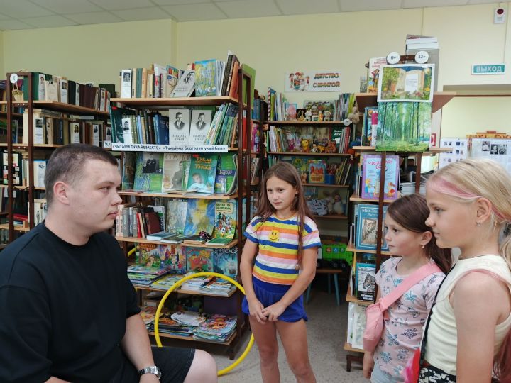 Встреча с защитником в Печищинской библиотеке: диалог поколений