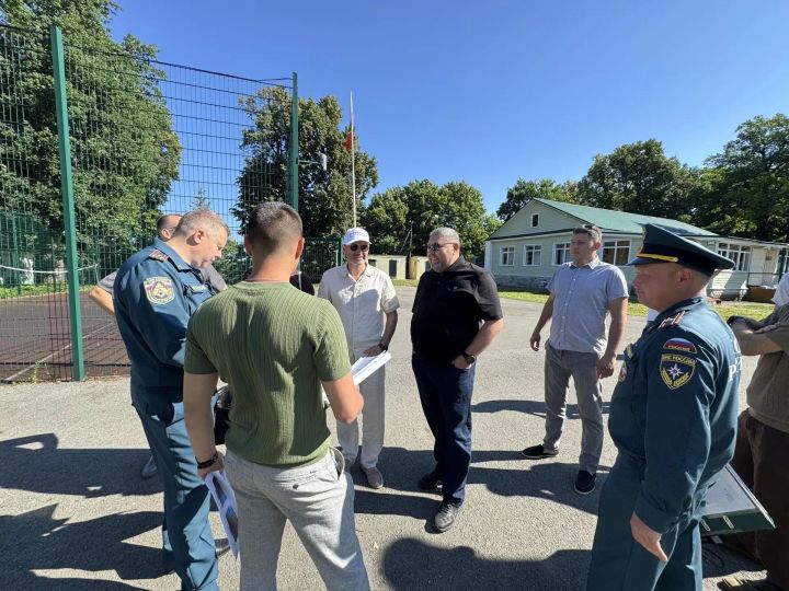 Евгений Варакин и глава минмолодежи РТ оценили подготовку лагеря «Дзержинец»