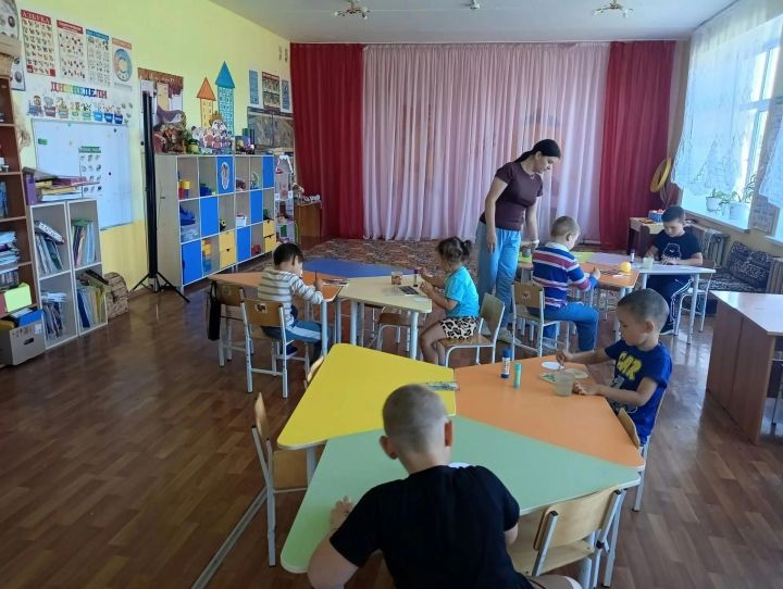 Октябрьский балалары бәйрәм символын ясадылар