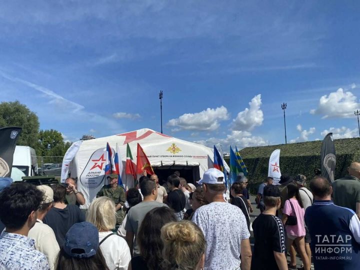 На авиапразднике в Казани работает пункт отбора контрактников